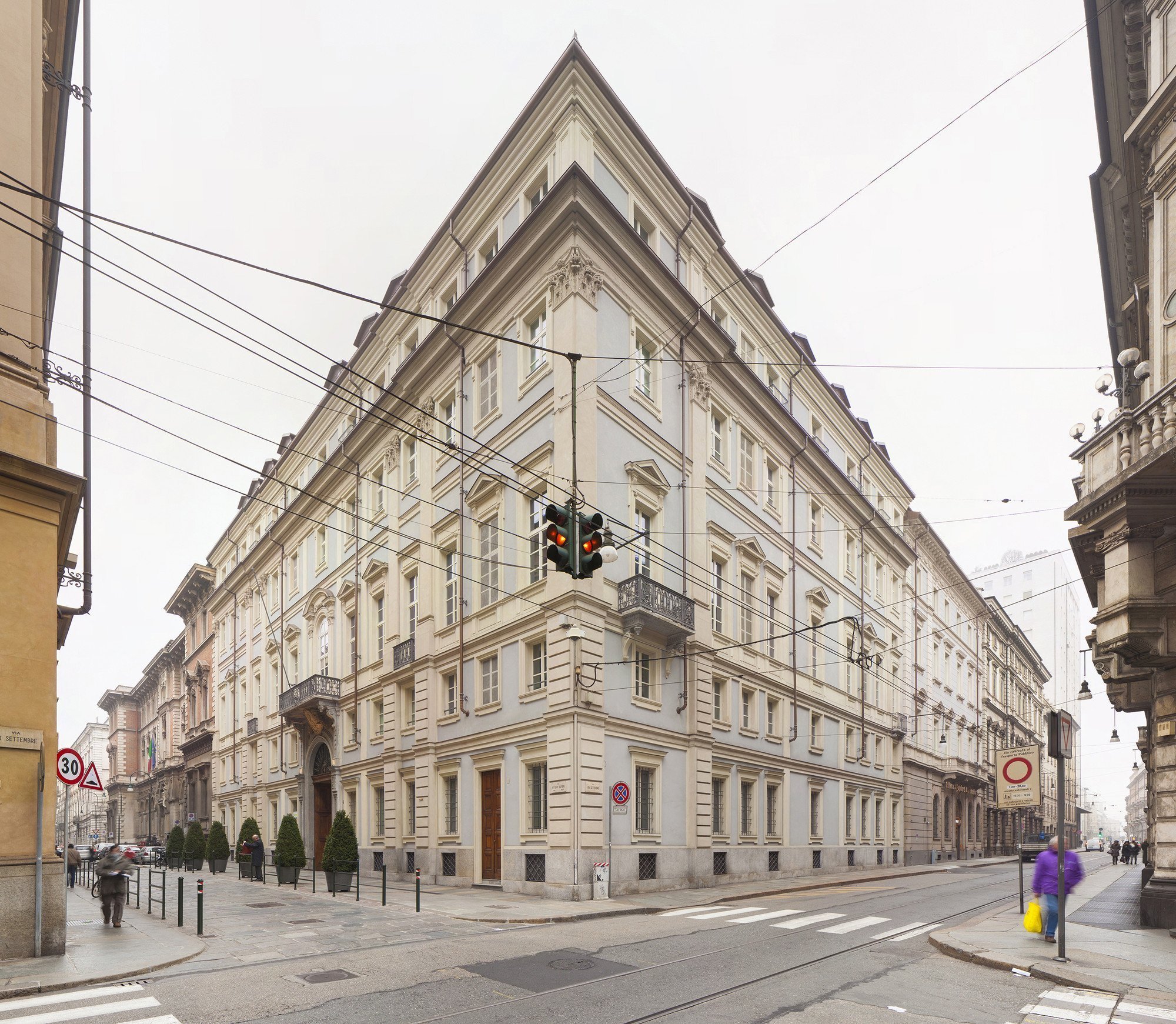 Neuvěříte, co se skrývá pod střechou secesního domu!