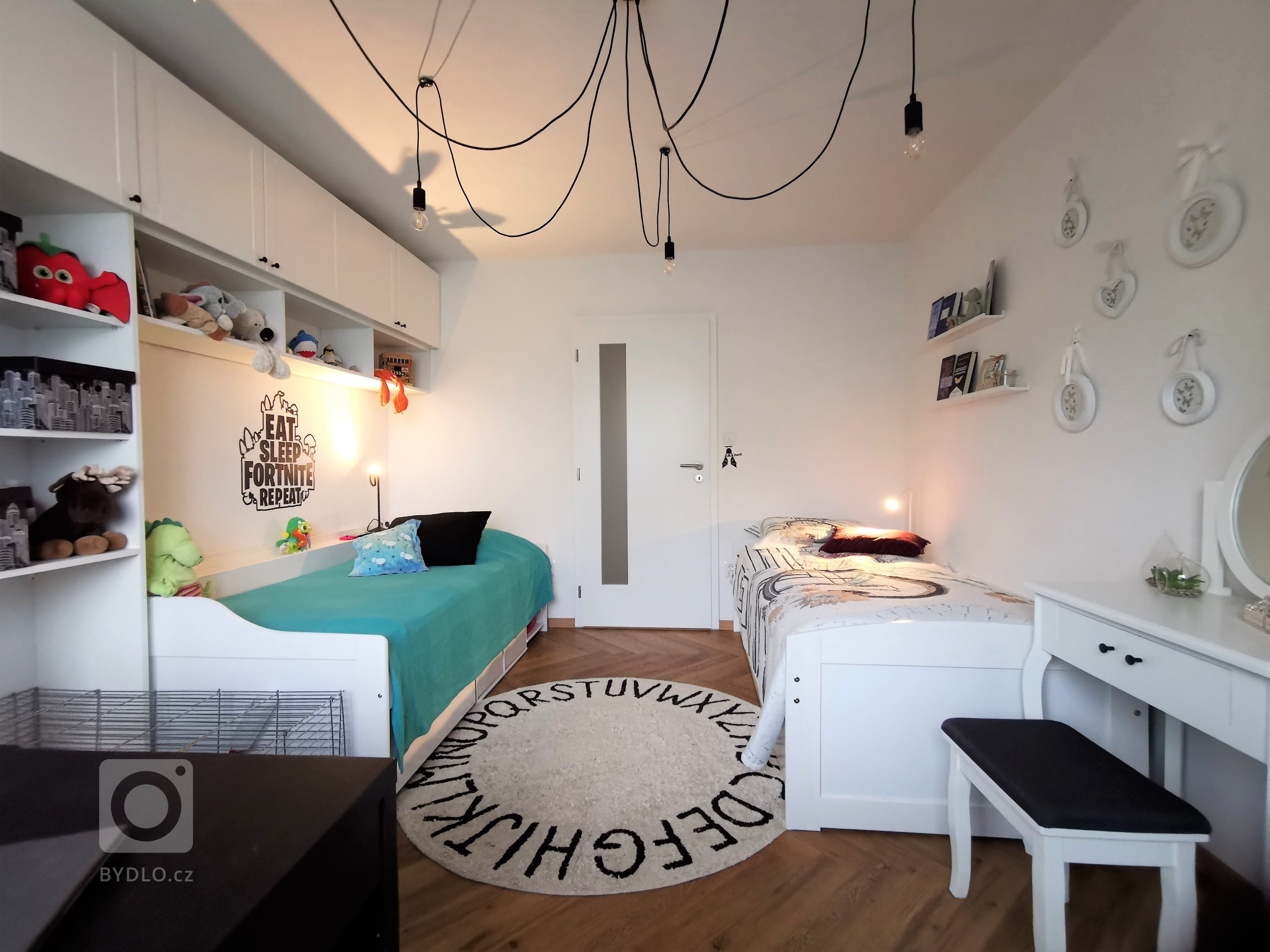 Proměna panelového bytu na byt romantický s nádechem&nbsp;starých časů jsem navrhovala pro elegantní dámu a milovnici dobré kávy&nbsp;Kompletní rekonstrukce…