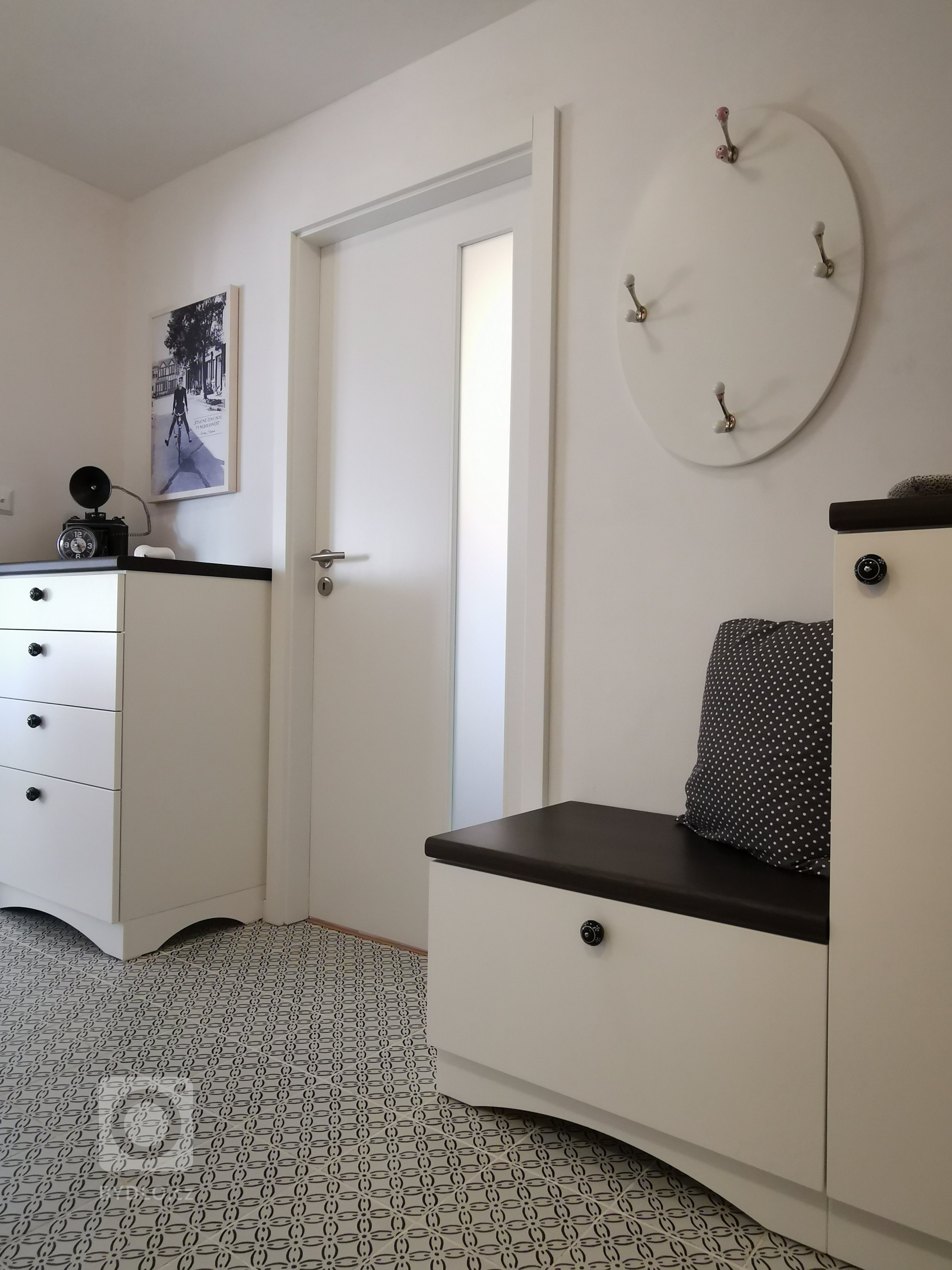 Proměna panelového bytu na byt romantický s nádechem&nbsp;starých časů jsem navrhovala pro elegantní dámu a milovnici dobré kávy&nbsp;Kompletní rekonstrukce…