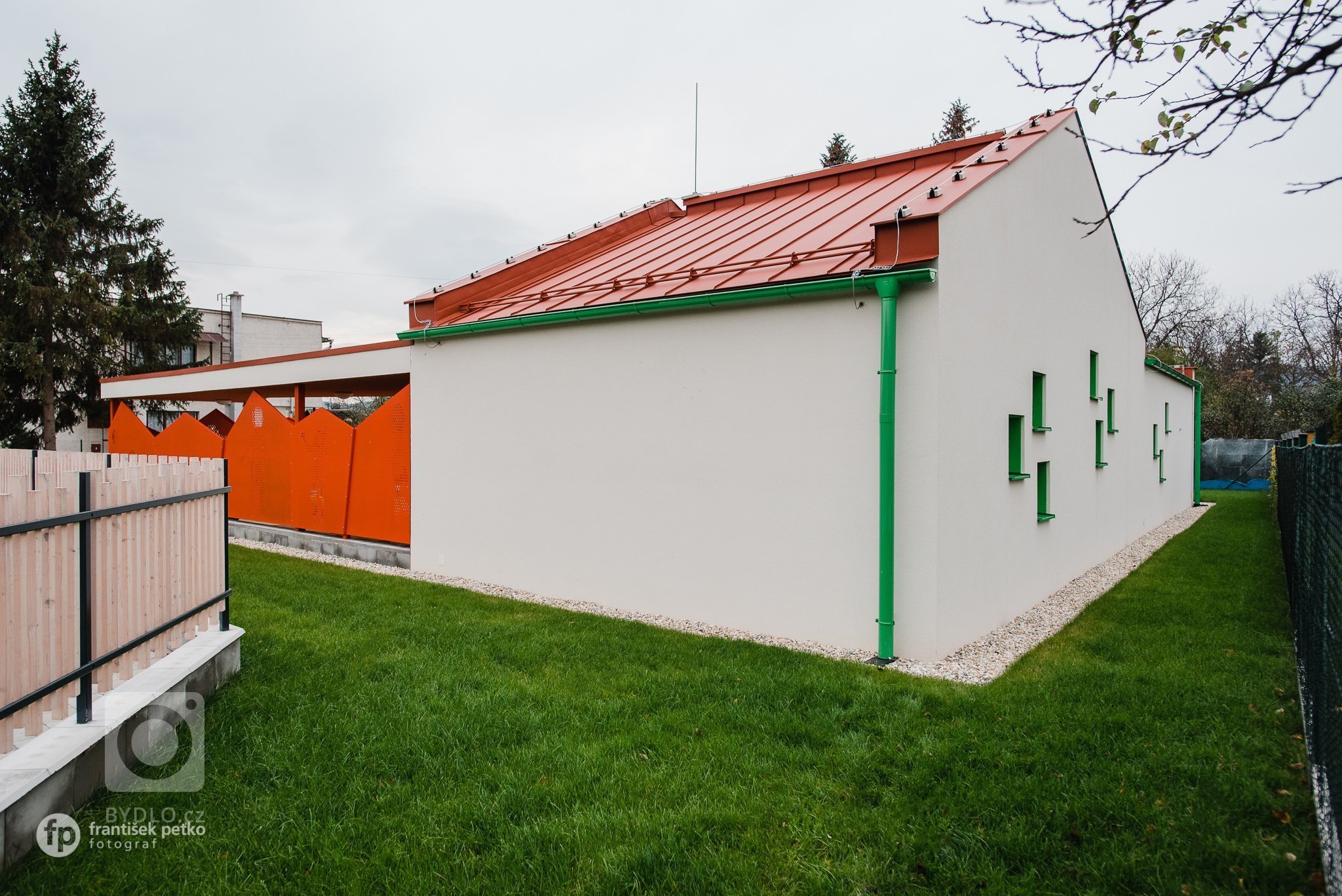Máme veľkú radosť, že projekt novostavby detských jaslí v obci Predmier, okres Bytča dosiahol svoju reálnu podobu. Nahliadnite do čistých a útulných priestorov…