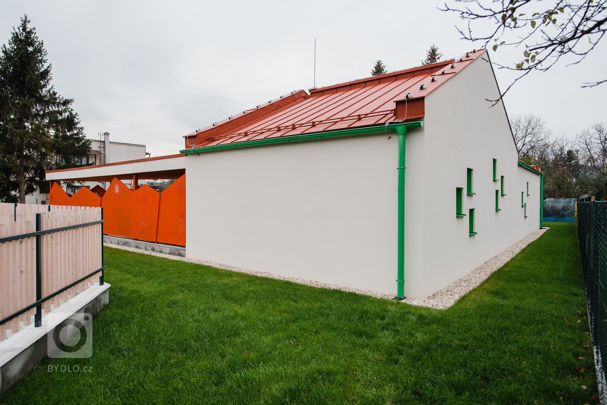 Máme veľkú radosť, že projekt novostavby detských jaslí v obci Predmier, okres Bytča dosiahol svoju reálnu podobu. Nahliadnite do čistých a útulných priestorov…
