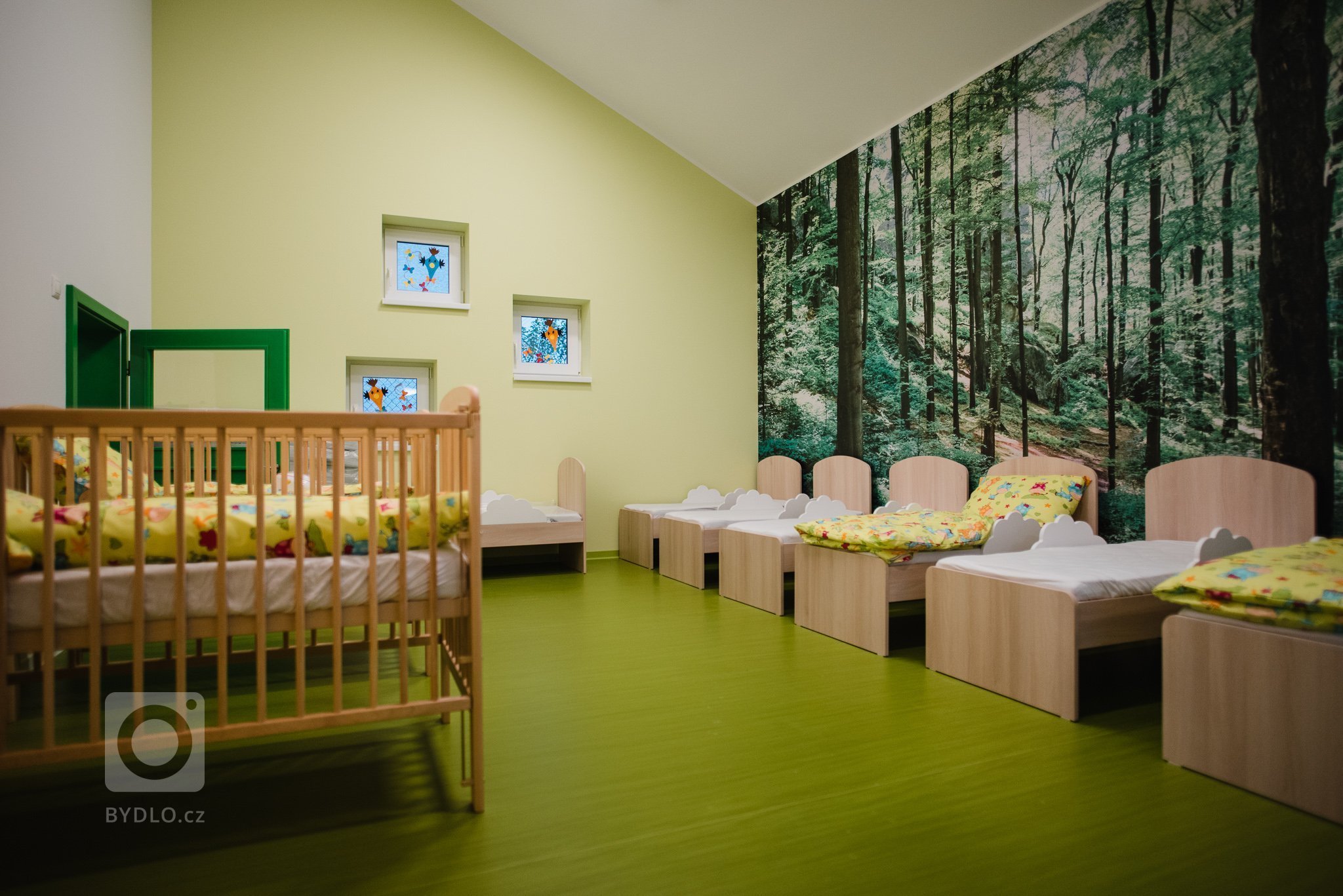 Máme veľkú radosť, že projekt novostavby detských jaslí v obci Predmier, okres Bytča dosiahol svoju reálnu podobu. Nahliadnite do čistých a útulných priestorov…