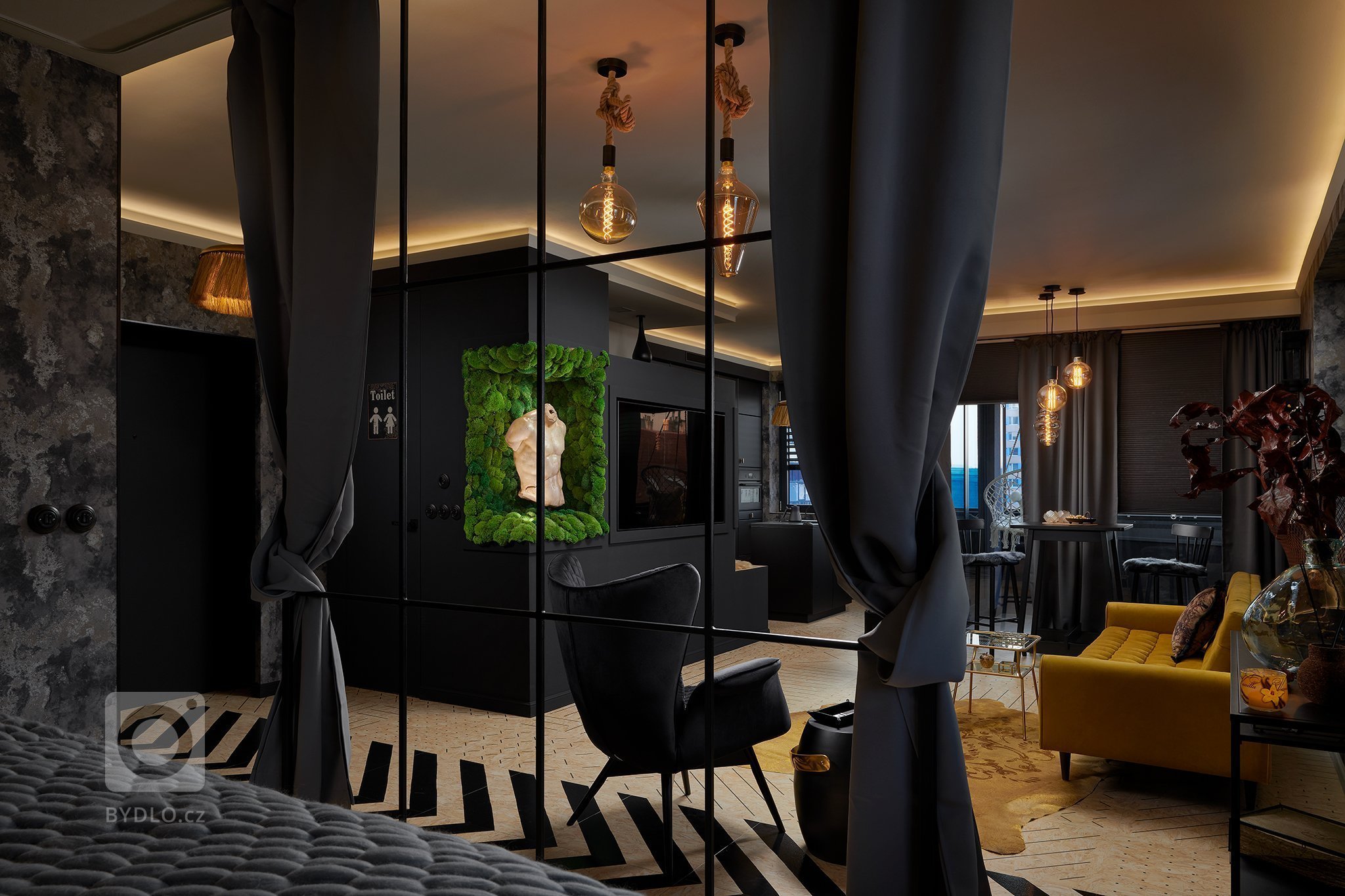 Glamour styl -&nbsp;interiér s nádechem luxusu, do jisté míry jde o určitou extravaganci a odvahu kombinovat historické a umělecké kousky s&nbsp;moderními…