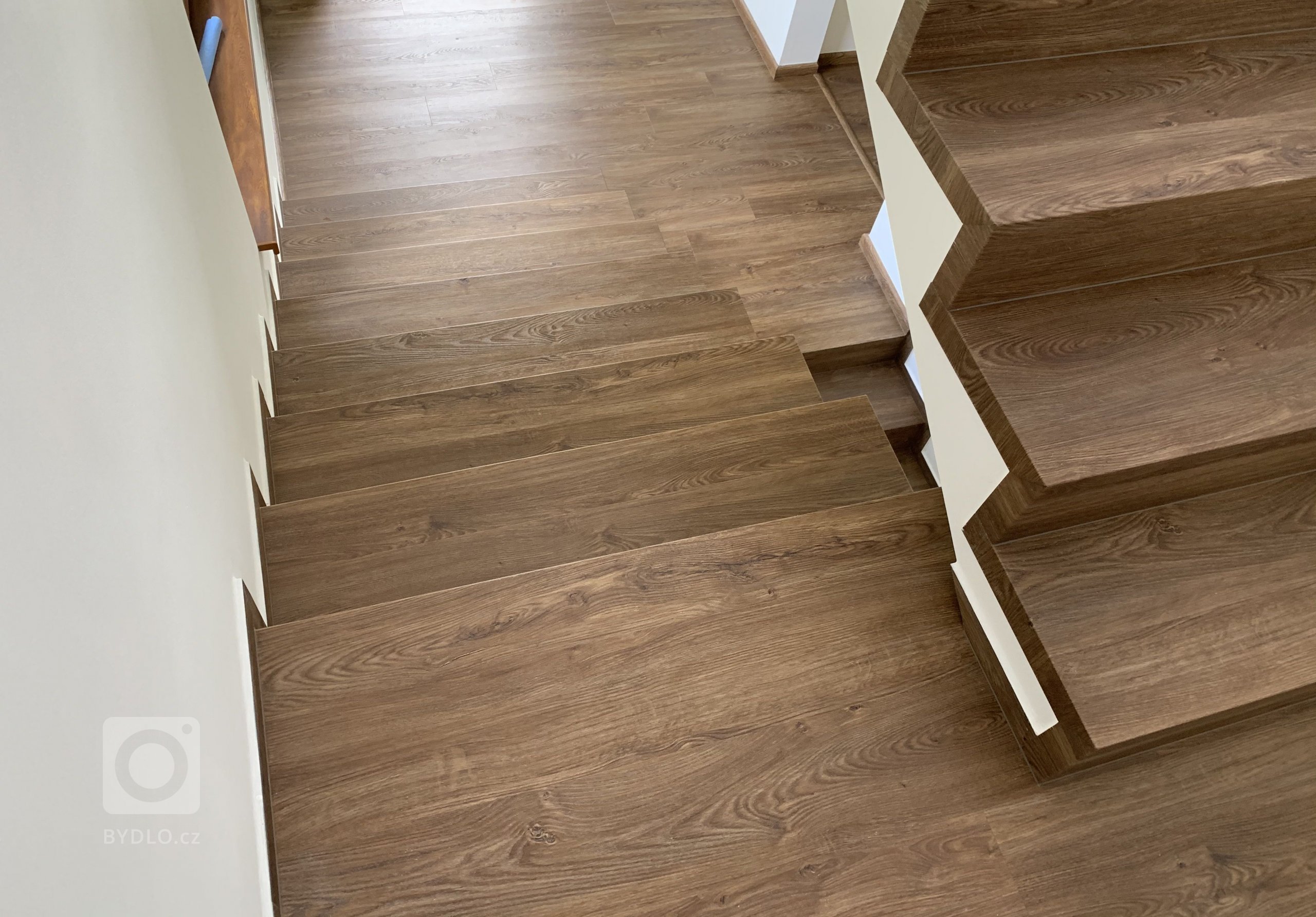 Stejný dekor na podlaze jako na schodech