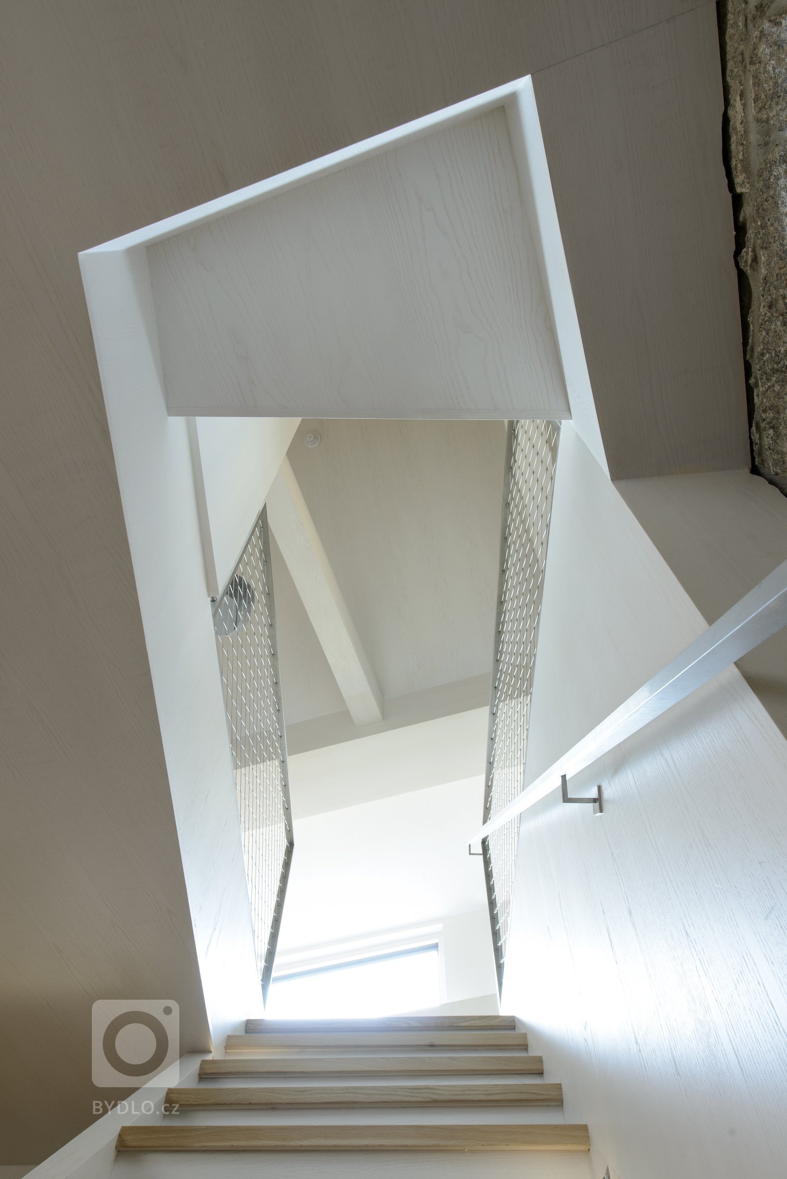 Rekonstrukce tradiční jizerskohorské chalupy byla od začátku vedena snahou o skloubení požadavků

designu, genia loci horské vsi a současného životního stylu…