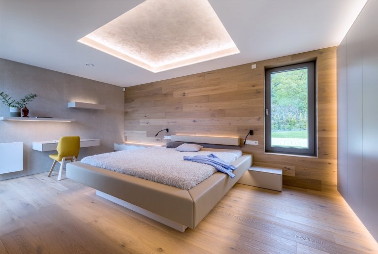 Hlavním motivem pro ztvárnění interiéru byl respekt k okolní přírodě a používání přírodních materiálů. Proto architekt zvolil jako nosné motivy dubové dřevo,…
