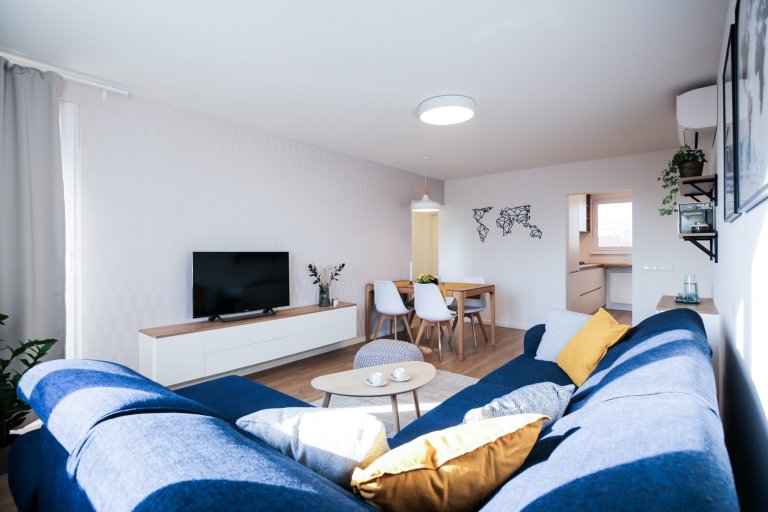KOMPLETNÁ REKONŠTRUKCIA BYTU V RUŽINOVE&nbsp;✨
Na začiatku bol panelový byt v úplne pôvodnom stave, ktorý by ste dnes nespoznali&nbsp;????
Tento projekt bytu…