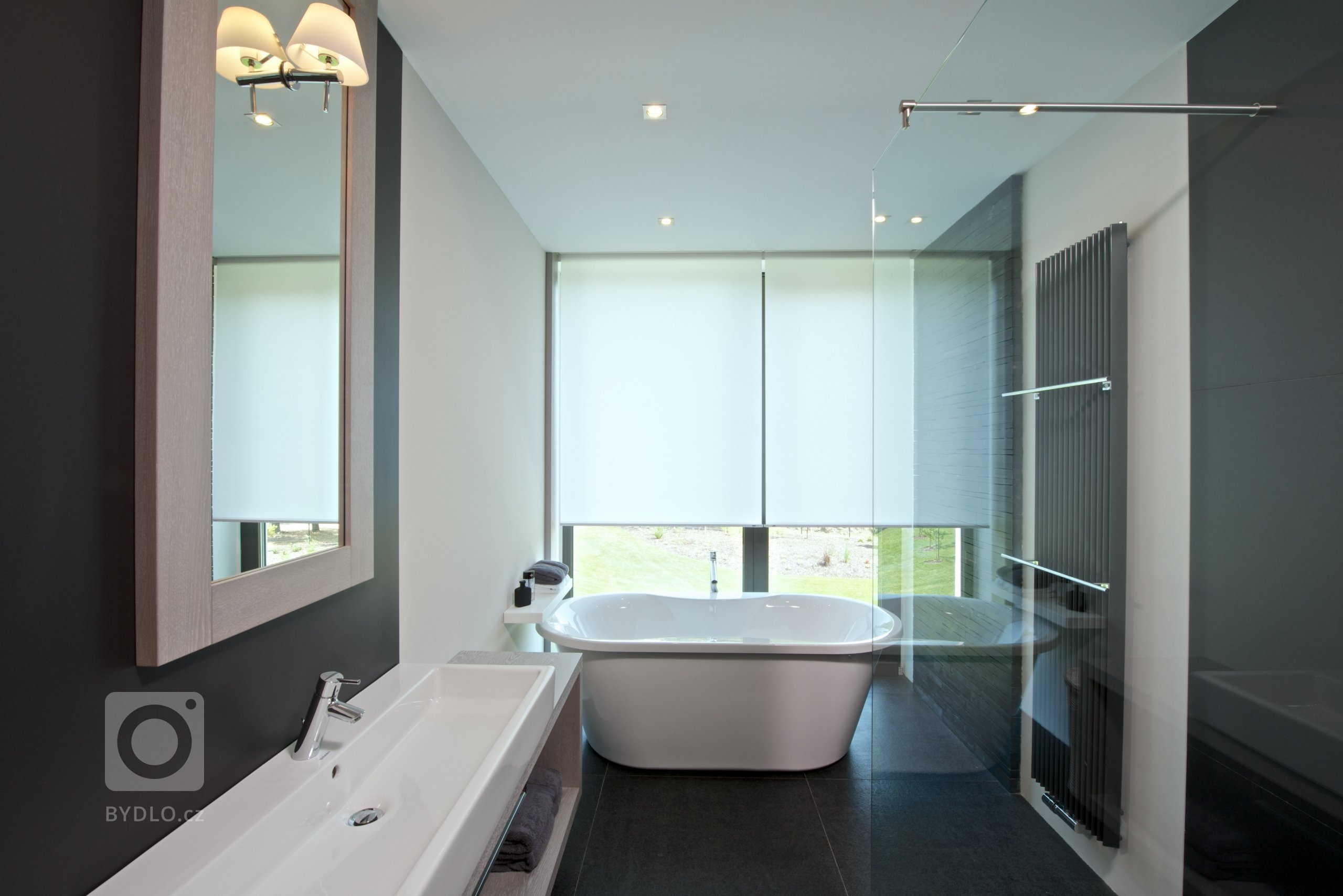 Rekonstrukce rekreačního objektu ze 70. let. Jeho tehdejší devizou bylo hlavně místo - mírný svah nad přehradou, úžasné výhledy, orientace na jih, krásná…