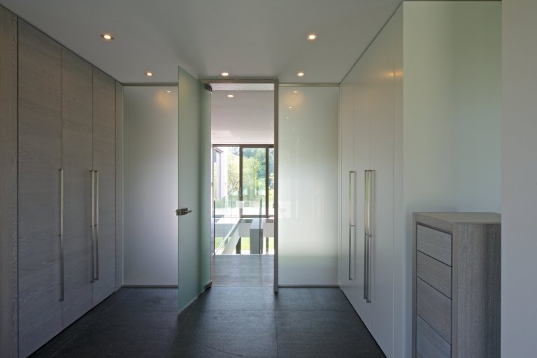 Rekonstrukce rekreačního objektu ze 70. let. Jeho tehdejší devizou bylo hlavně místo - mírný svah nad přehradou, úžasné výhledy, orientace na jih, krásná…