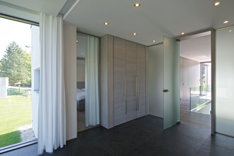 Rekonstrukce rekreačního objektu ze 70. let. Jeho tehdejší devizou bylo hlavně místo - mírný svah nad přehradou, úžasné výhledy, orientace na jih, krásná…