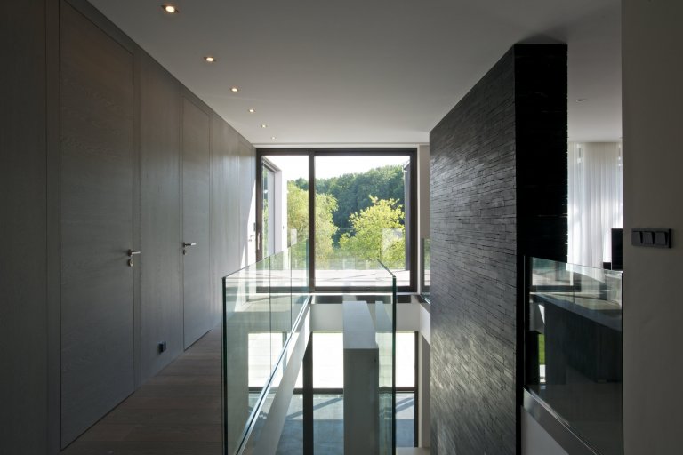 Rekonstrukce rekreačního objektu ze 70. let. Jeho tehdejší devizou bylo hlavně místo - mírný svah nad přehradou, úžasné výhledy, orientace na jih, krásná…