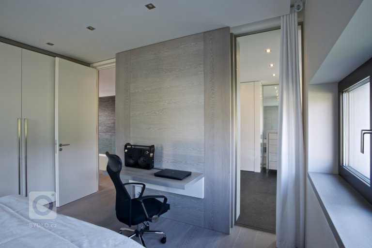 add picture to album