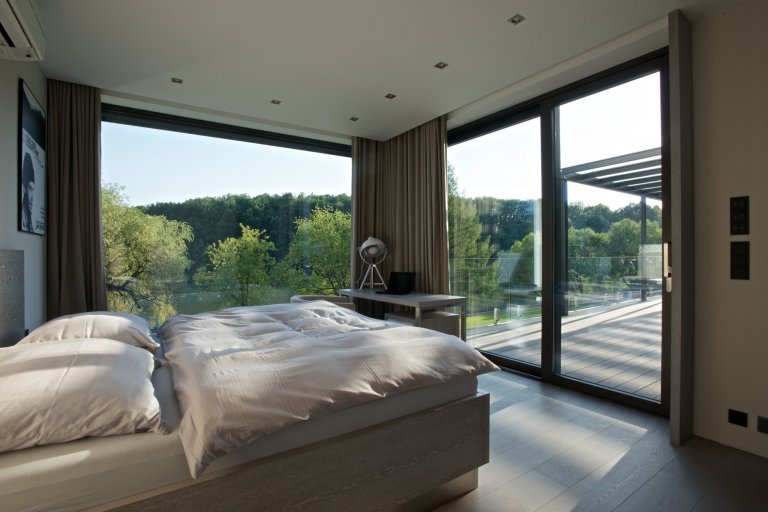 Rekonstrukce rekreačního objektu ze 70. let. Jeho tehdejší devizou bylo hlavně místo - mírný svah nad přehradou, úžasné výhledy, orientace na jih, krásná…