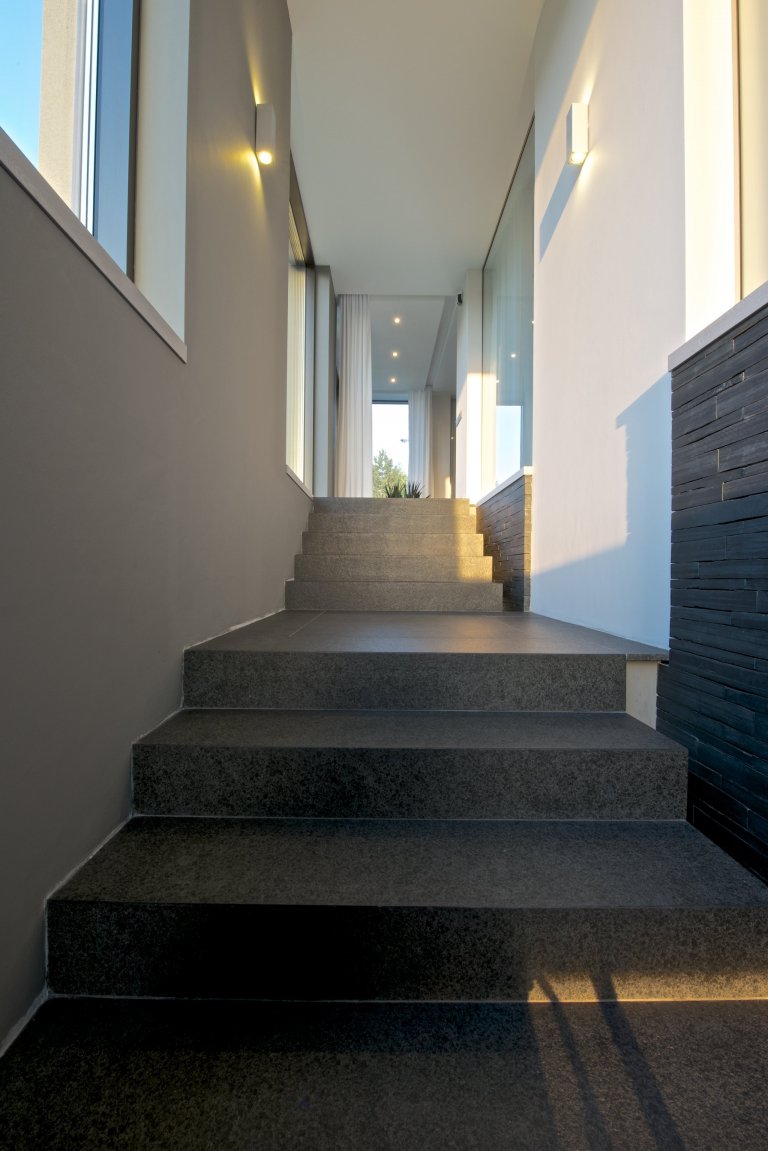 Rekonstrukce rekreačního objektu ze 70. let. Jeho tehdejší devizou bylo hlavně místo - mírný svah nad přehradou, úžasné výhledy, orientace na jih, krásná…