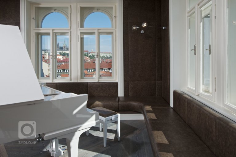 add picture to album