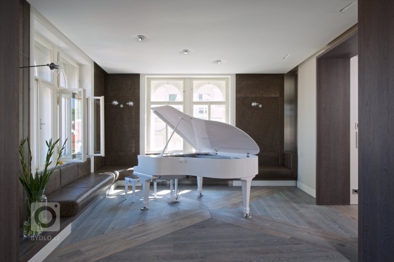 add picture to album