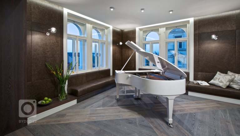 add picture to album