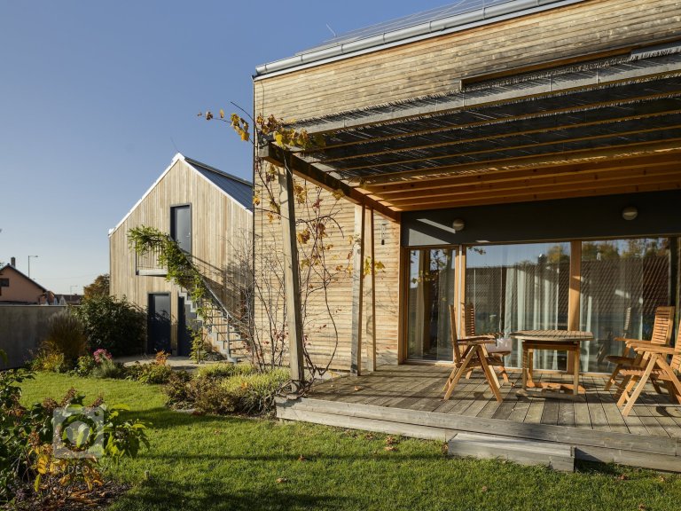 add picture to album