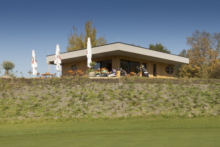 Designově velmi zajímavá dřevostavba restaurace byla vystavěna naší firmou v druhé polovině roku 2017. Slouží jako občerstvení u jedné z jamek na golfovém…