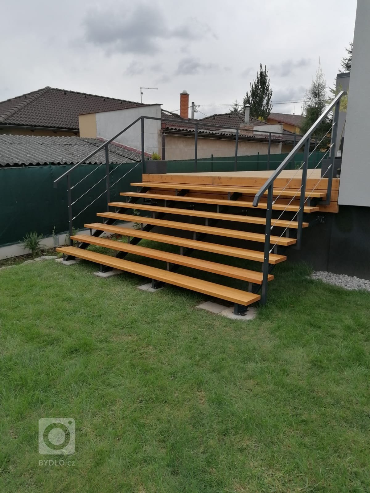 V&nbsp;loňském roce jsme postavili oblíbenou dvoumodulovou dřevostavbu, tentokráte v&nbsp;menším provedení Easy 40+40 v&nbsp;obci Břasy na Rokycansku, ale i na…