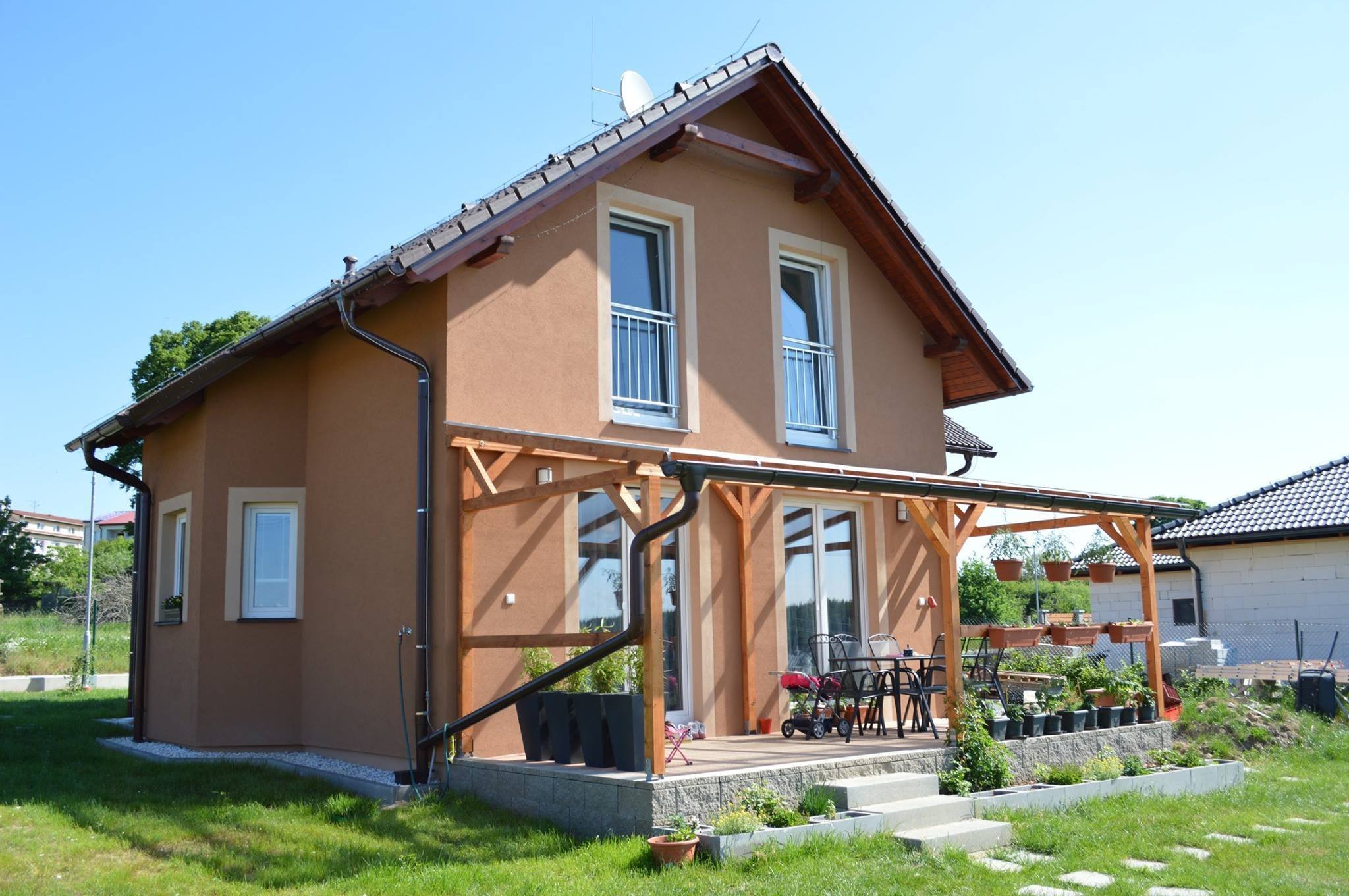 Ekonomik 14

&nbsp;

Krásný dům v Plzeňském kraji typu Ekonomik 14 je vhodný i pro větší rodiny. Dvoupatrový dům 5+1 má užitnou plochu 128 m2, a celkovou…