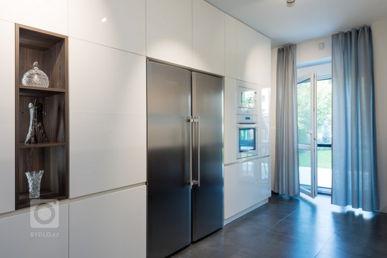 add picture to album