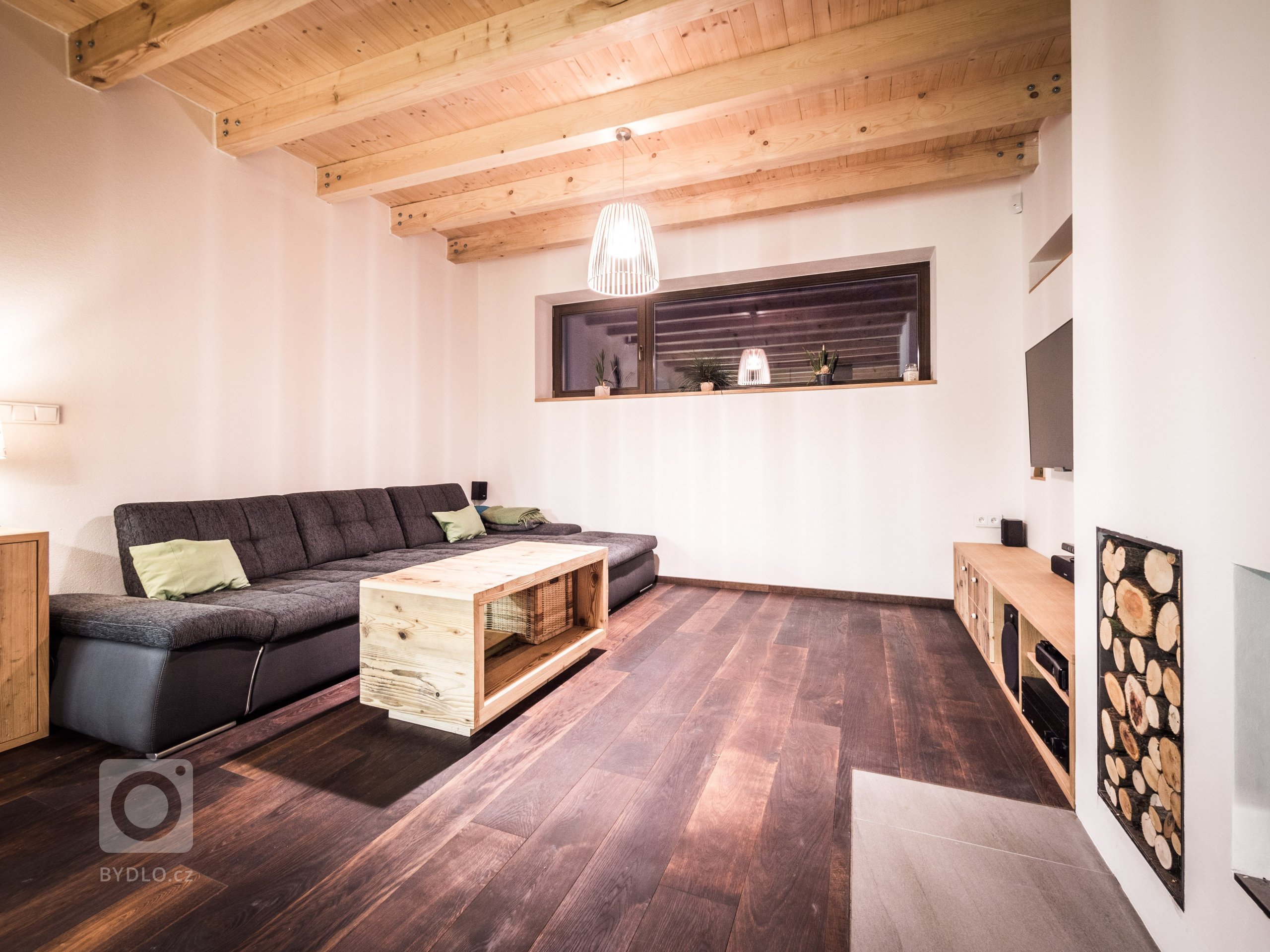 Nově postavený rodinný dům v obci Zdiby poblíž našeho hlavního města dostal díky koncepci veškerého vybavení do přírodních materiálů netradiční tvář. Byl to…