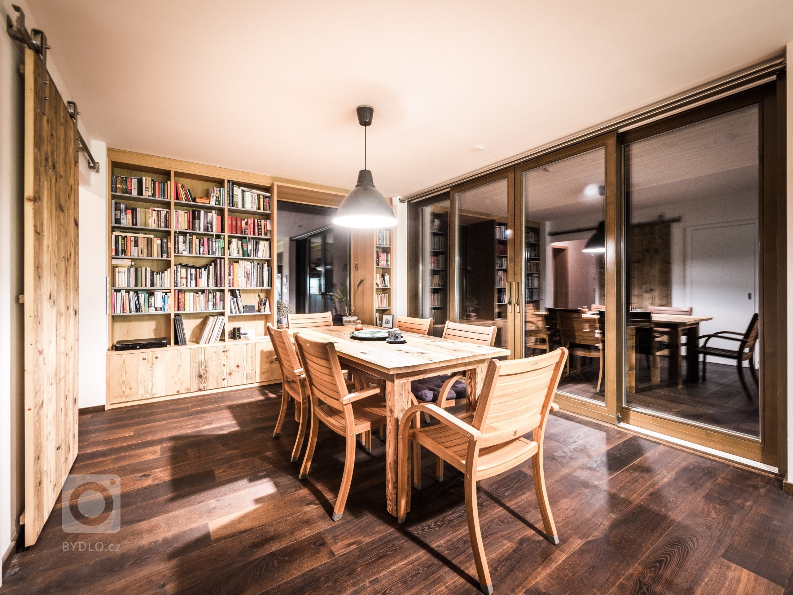 Nově postavený rodinný dům v obci Zdiby poblíž našeho hlavního města dostal díky koncepci veškerého vybavení do přírodních materiálů netradiční tvář. Byl to…