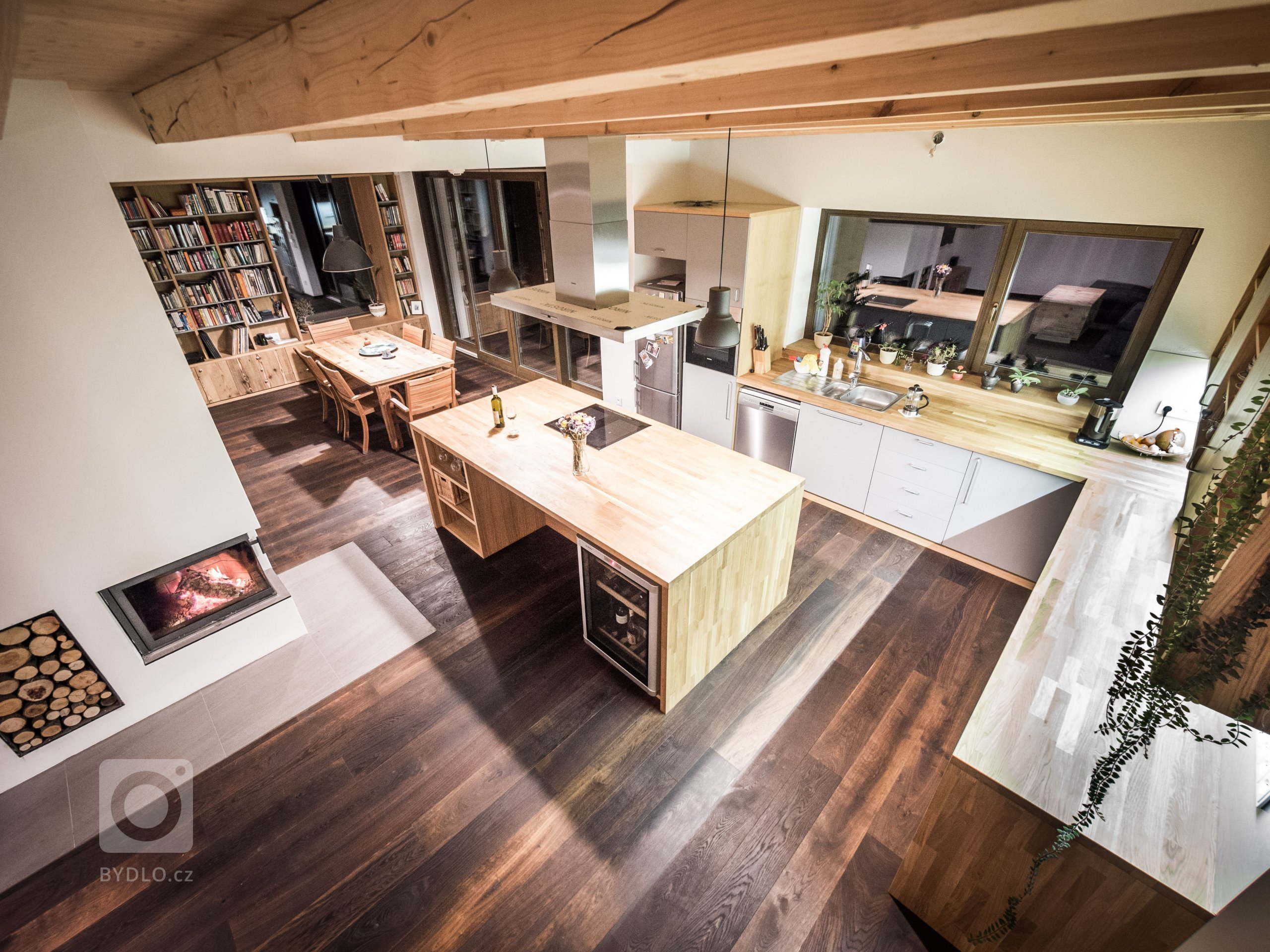 Nově postavený rodinný dům v obci Zdiby poblíž našeho hlavního města dostal díky koncepci veškerého vybavení do přírodních materiálů netradiční tvář. Byl to…