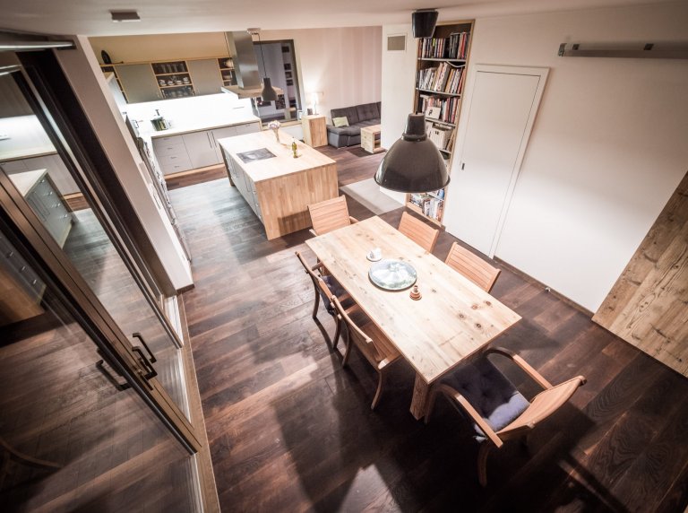 Nově postavený rodinný dům v obci Zdiby poblíž našeho hlavního města dostal díky koncepci veškerého vybavení do přírodních materiálů netradiční tvář. Byl to…