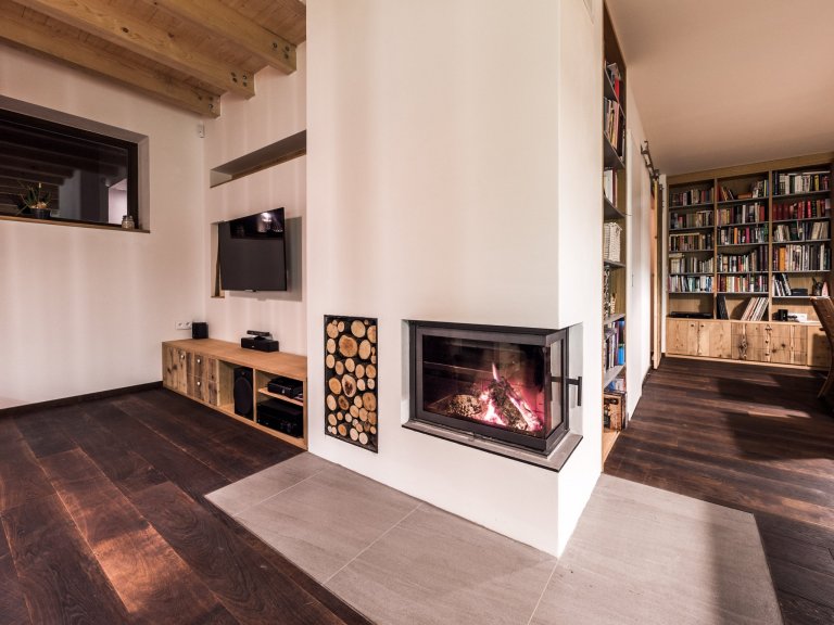 Nově postavený rodinný dům v obci Zdiby poblíž našeho hlavního města dostal díky koncepci veškerého vybavení do přírodních materiálů netradiční tvář. Byl to…