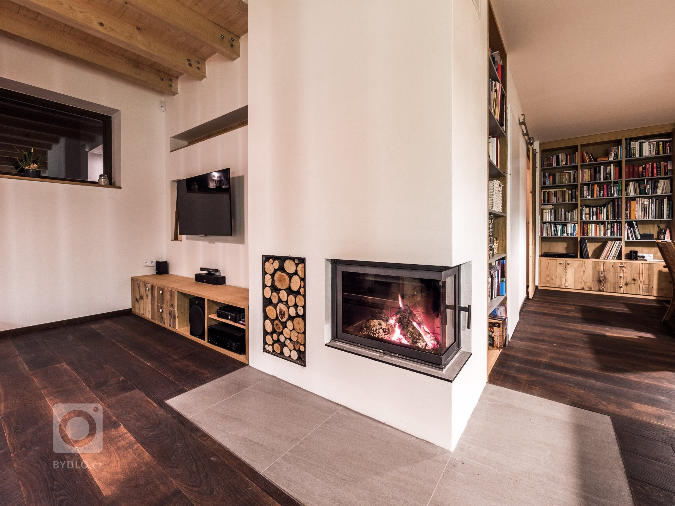 Nově postavený rodinný dům v obci Zdiby poblíž našeho hlavního města dostal díky koncepci veškerého vybavení do přírodních materiálů netradiční tvář. Byl to…