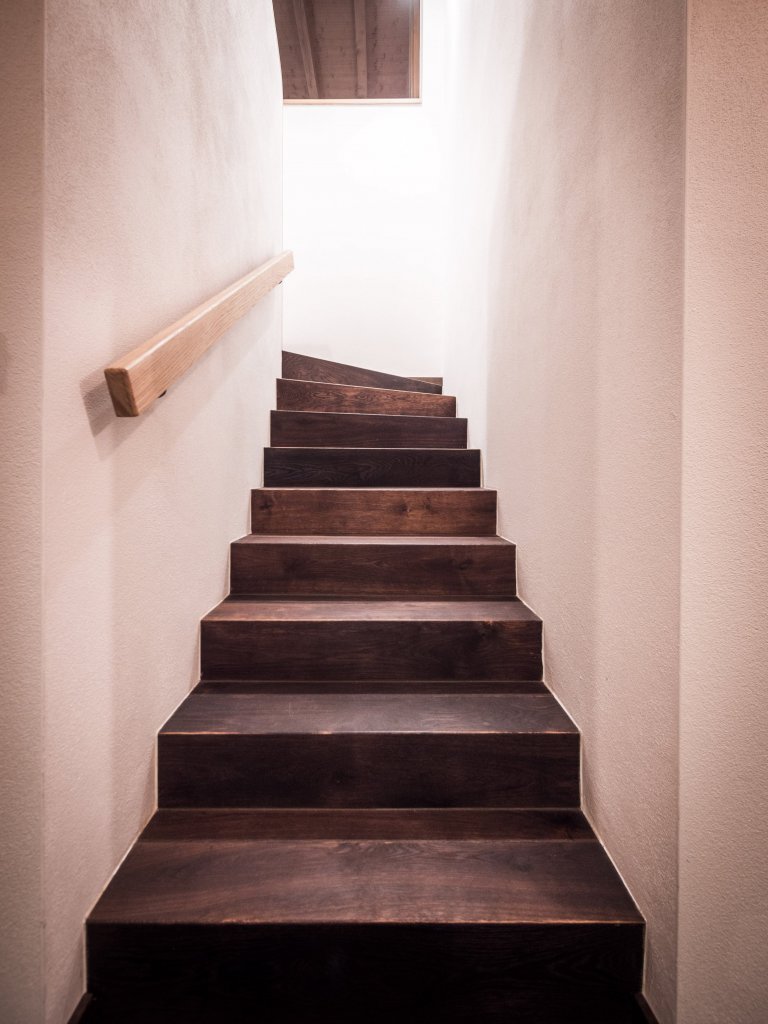 Nově postavený rodinný dům v obci Zdiby poblíž našeho hlavního města dostal díky koncepci veškerého vybavení do přírodních materiálů netradiční tvář. Byl to…