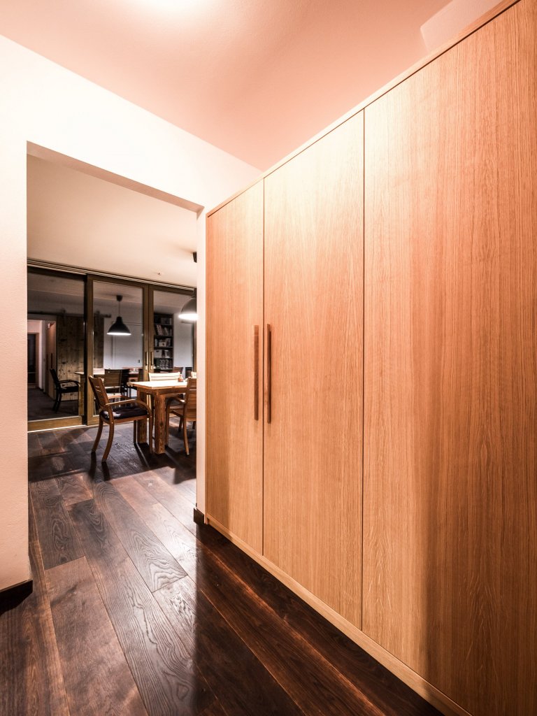 Nově postavený rodinný dům v obci Zdiby poblíž našeho hlavního města dostal díky koncepci veškerého vybavení do přírodních materiálů netradiční tvář. Byl to…