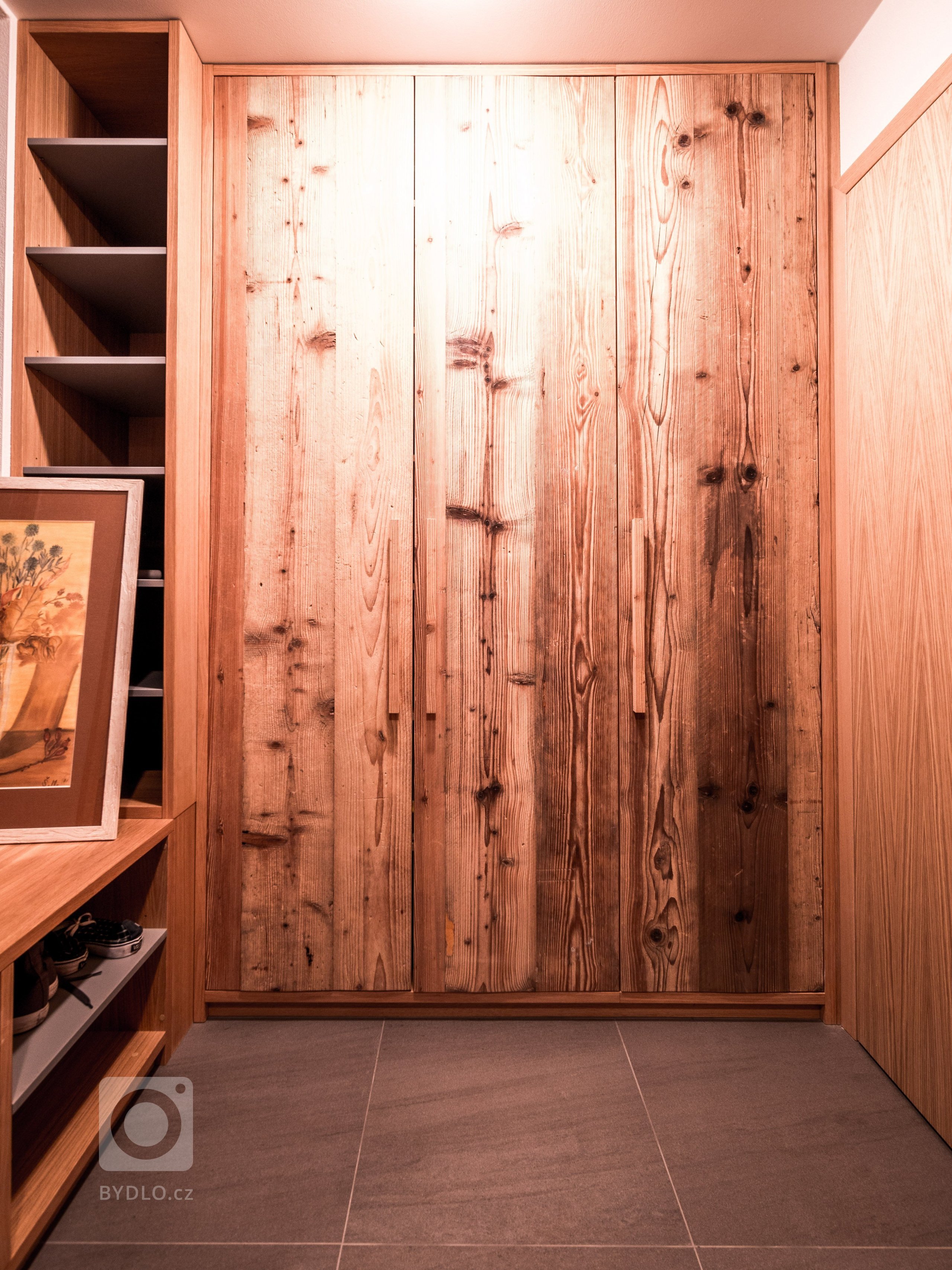 Nově postavený rodinný dům v obci Zdiby poblíž našeho hlavního města dostal díky koncepci veškerého vybavení do přírodních materiálů netradiční tvář. Byl to…