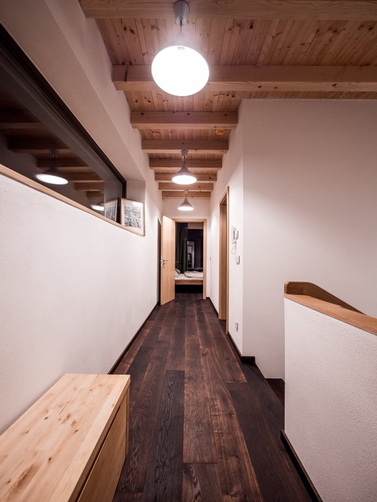 Nově postavený rodinný dům v obci Zdiby poblíž našeho hlavního města dostal díky koncepci veškerého vybavení do přírodních materiálů netradiční tvář. Byl to…