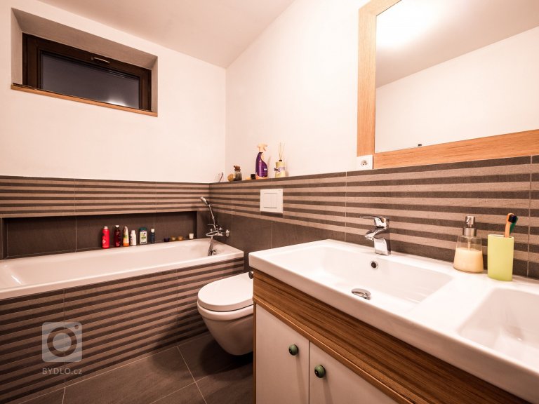 add picture to album