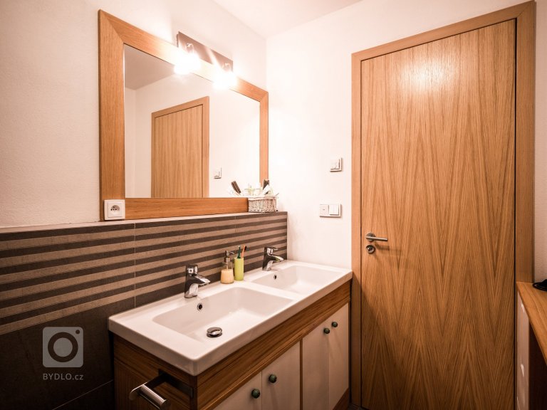 add picture to album