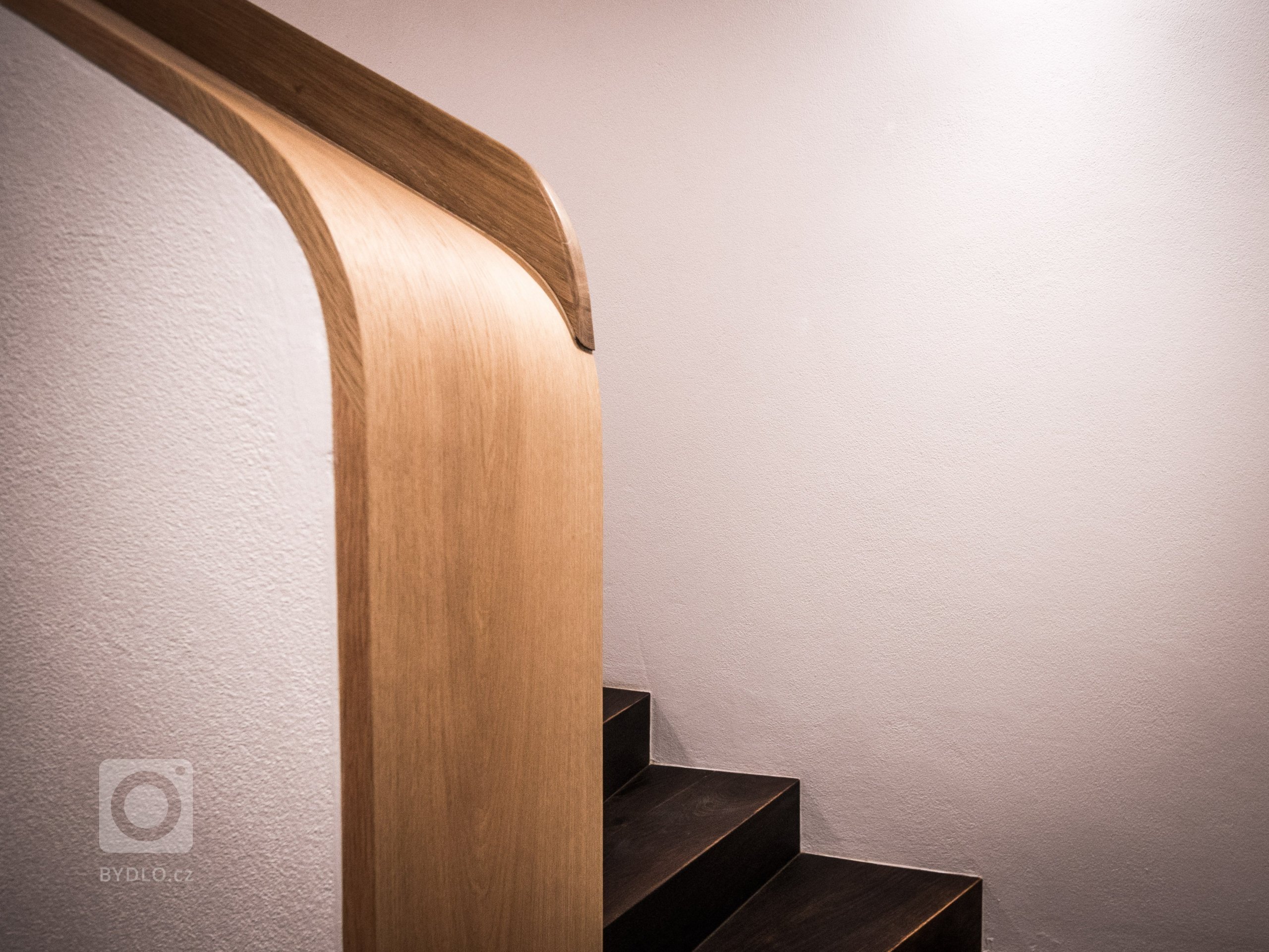 Nově postavený rodinný dům v obci Zdiby poblíž našeho hlavního města dostal díky koncepci veškerého vybavení do přírodních materiálů netradiční tvář. Byl to…