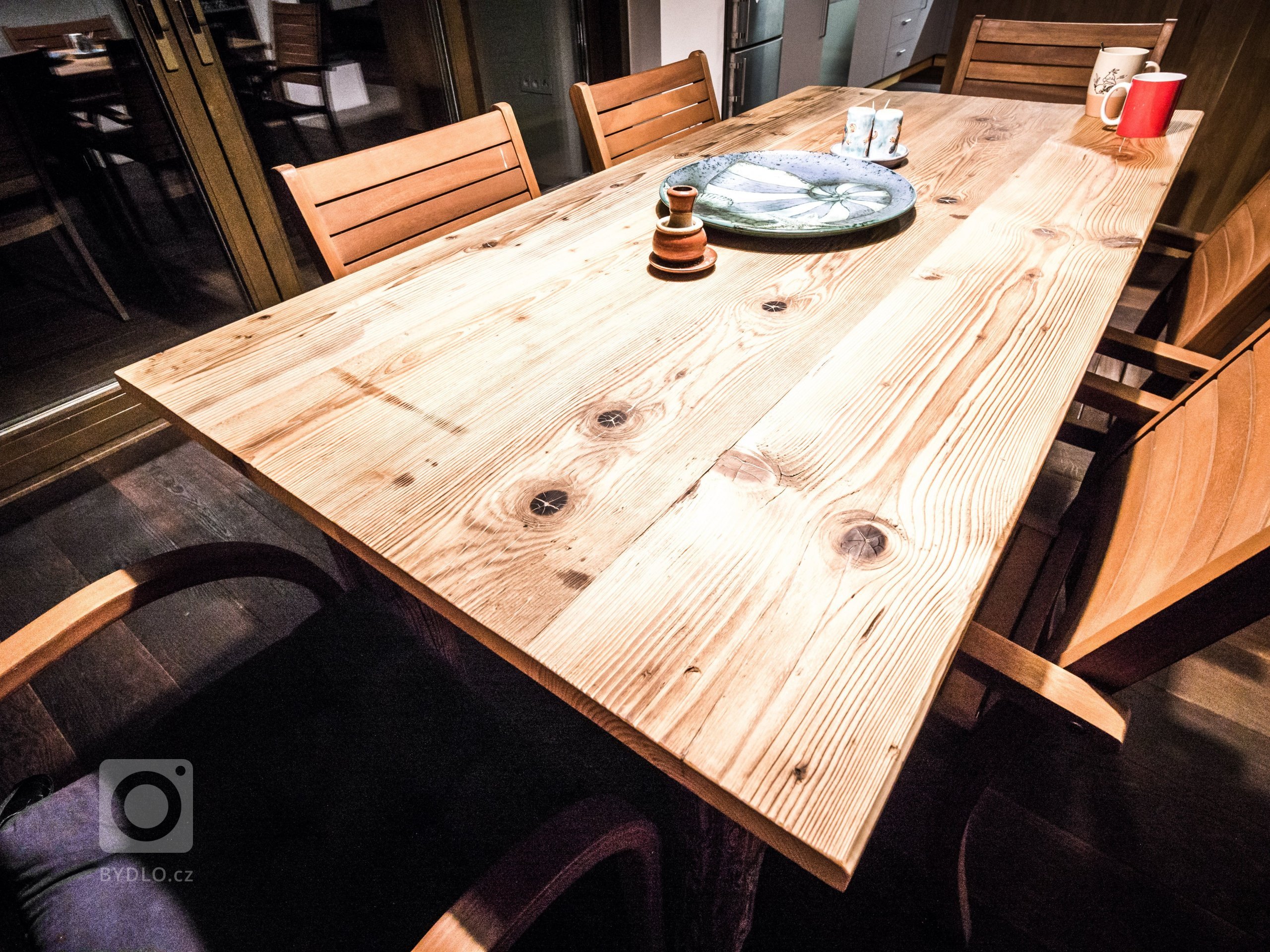 Nově postavený rodinný dům v obci Zdiby poblíž našeho hlavního města dostal díky koncepci veškerého vybavení do přírodních materiálů netradiční tvář. Byl to…