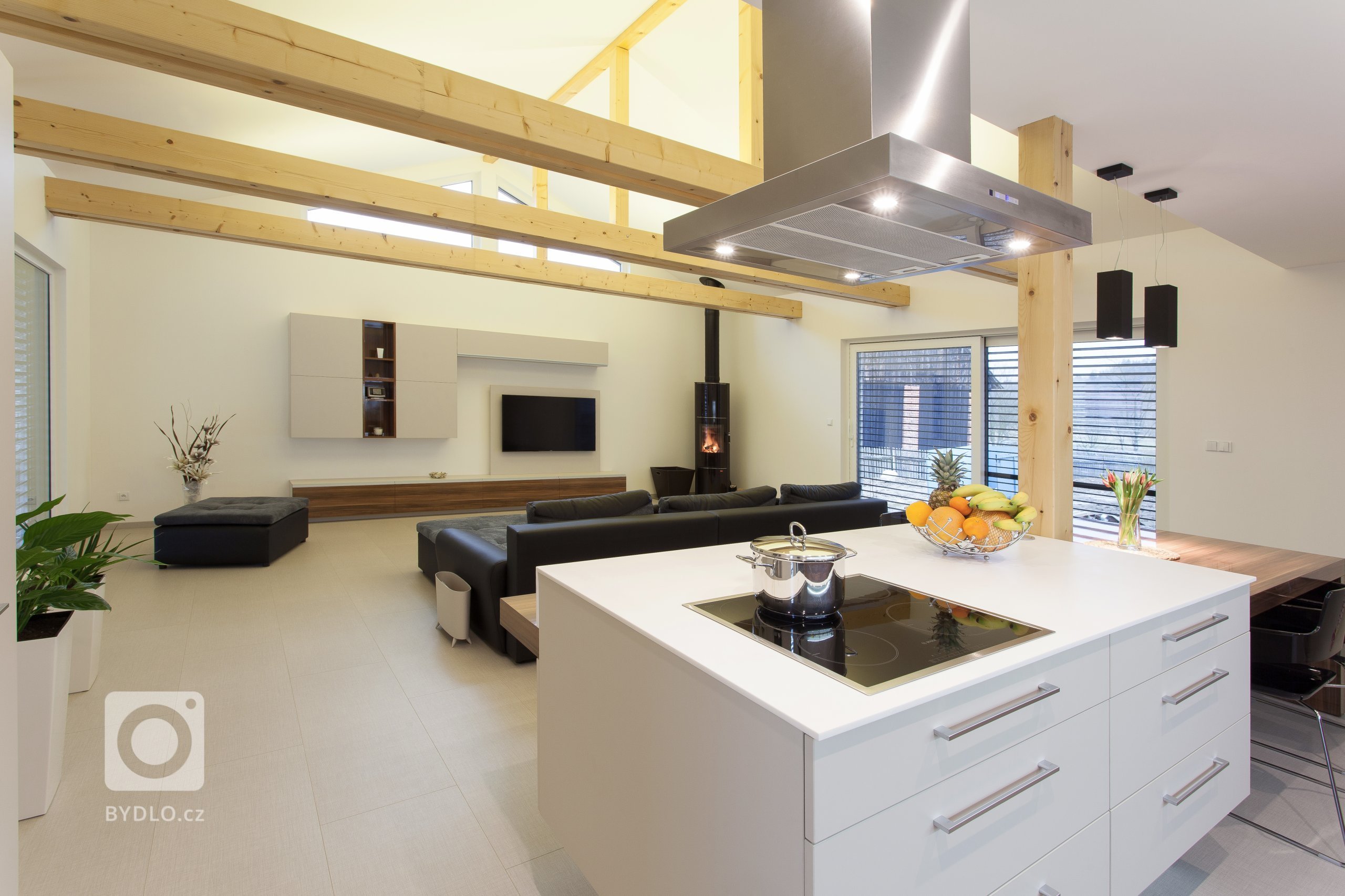 K navržení interiéru nové dřevostavby rodinného domu oslovila ateliér Ideacollective mladá rodina z Uherského Hradiště.

Hlavní část domu tvoří velkolepý…