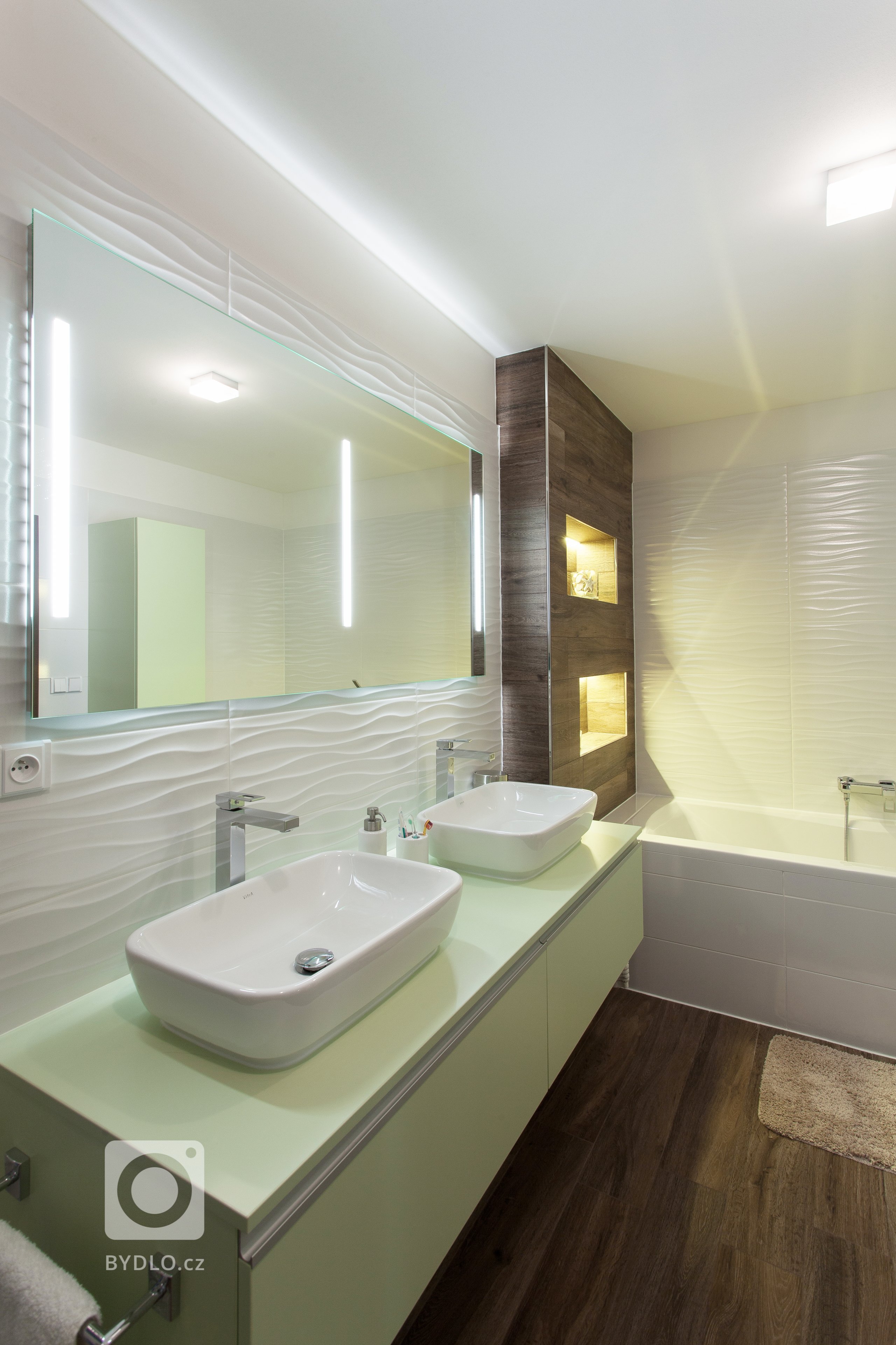 K navržení interiéru nové dřevostavby rodinného domu oslovila ateliér Ideacollective mladá rodina z Uherského Hradiště.

Hlavní část domu tvoří velkolepý…