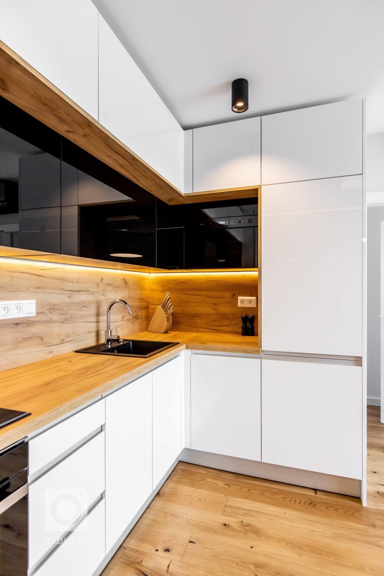 add picture to album