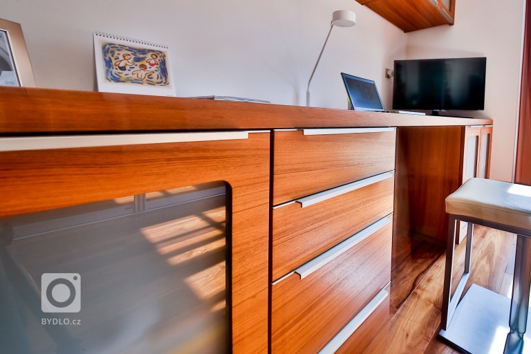 add picture to album