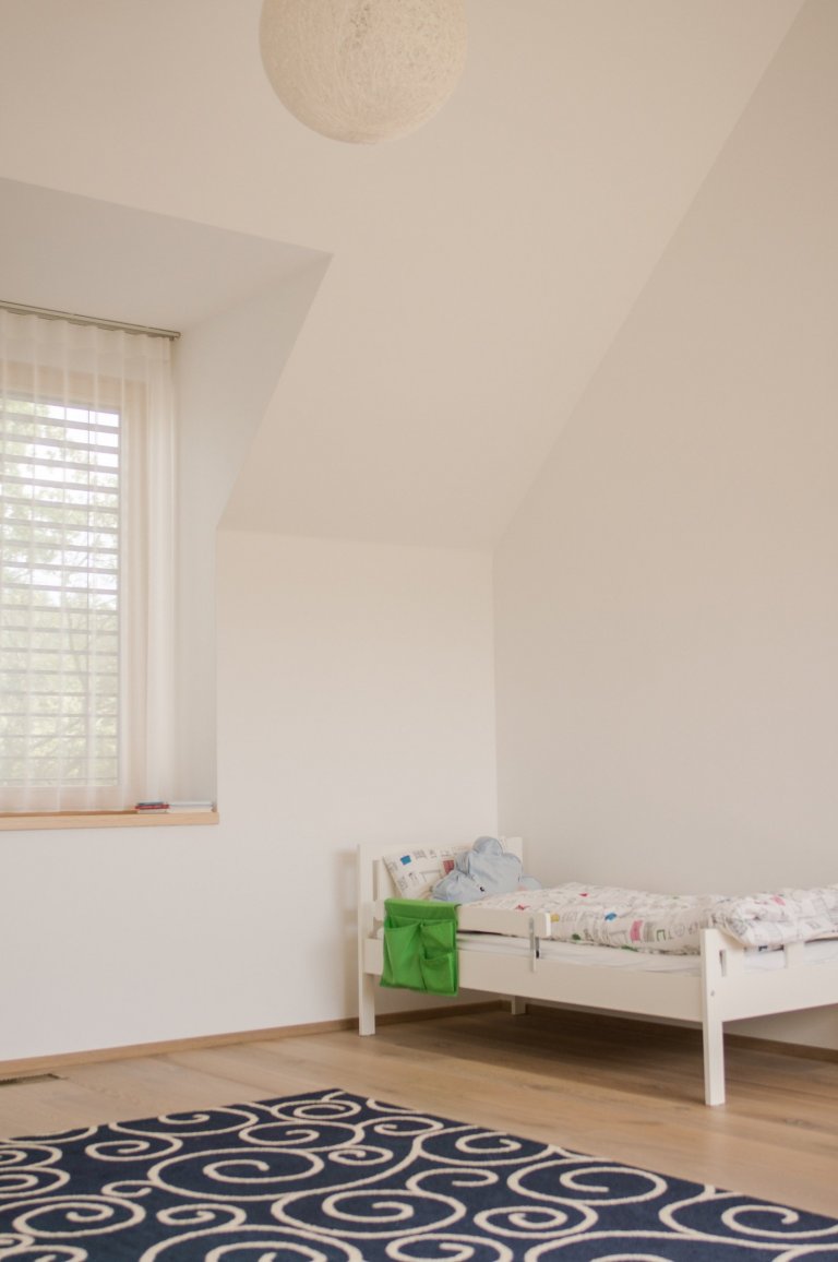 Hlavním požadavkem byl moderní dům, který reaguje na venkovský způsob života. Klíčovou roli sehrál požadavek, aby co nejvíce využil svažitosti terénu a…