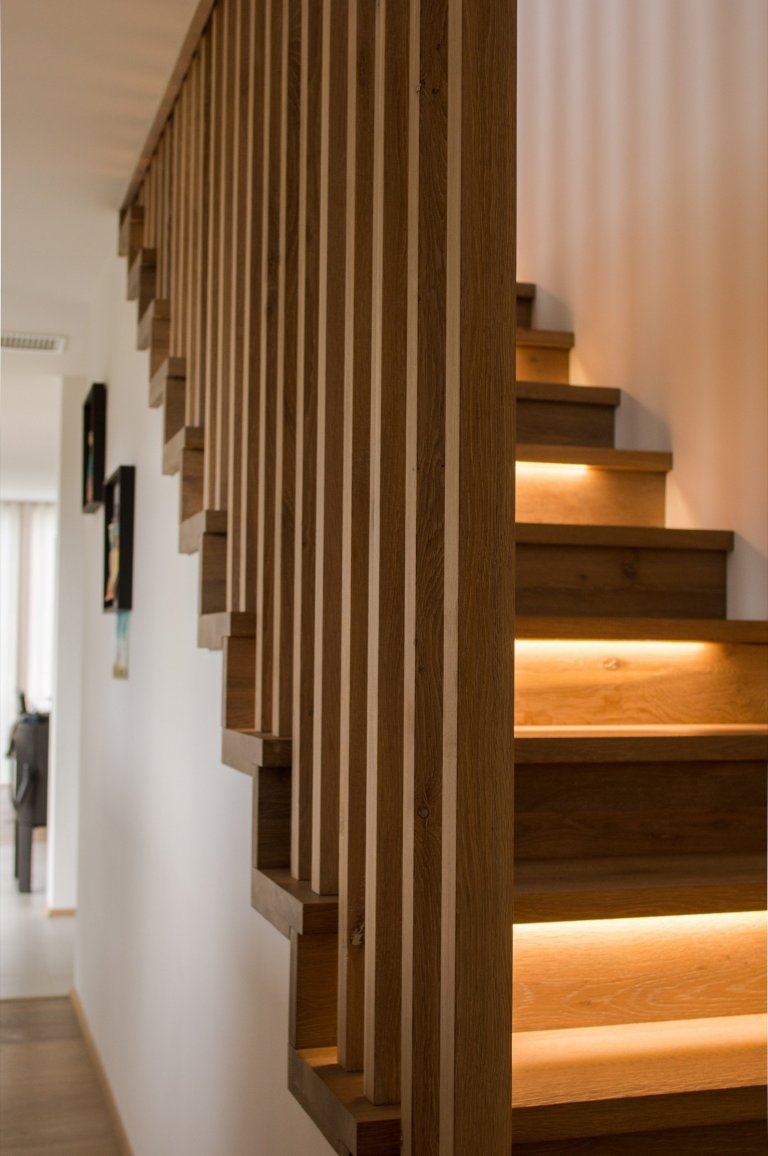 Hlavním požadavkem byl moderní dům, který reaguje na venkovský způsob života. Klíčovou roli sehrál požadavek, aby co nejvíce využil svažitosti terénu a…
