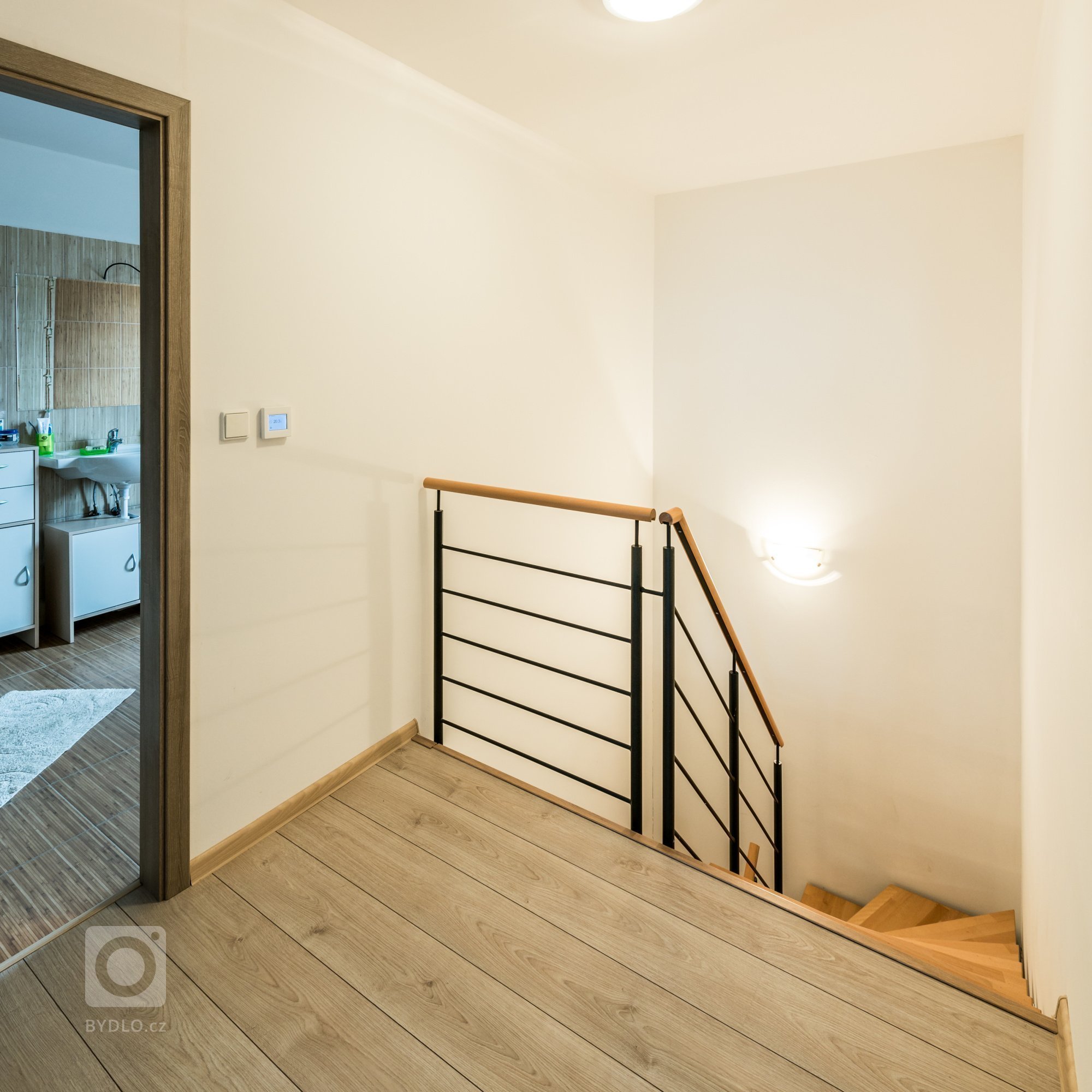 Rodinný dům &quot;U Hrubých&quot;


Dispozice: 5+kk
Zastavěná plocha (m2): 65.36
&nbsp;

domek s podkrovím
2x koupelna s toaletou
skladovací prostor…