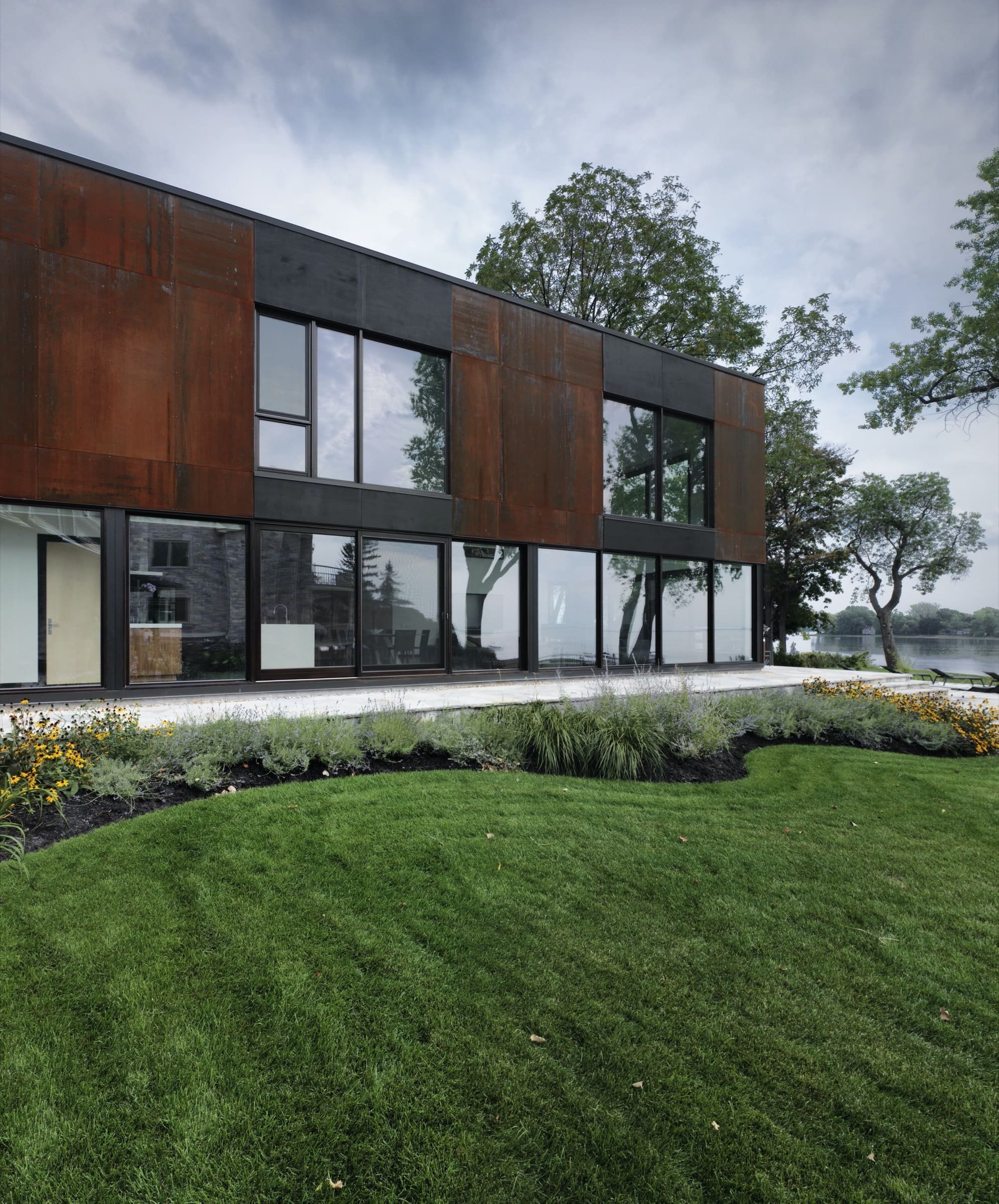 Bord-du-Lac House se stal útočištěm pro tři generace