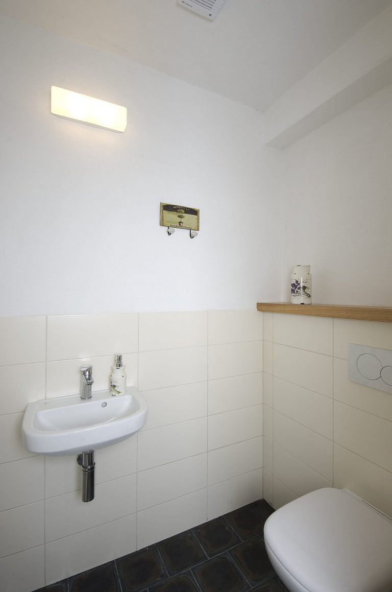 Chátrající roubenka, která znovu ožila