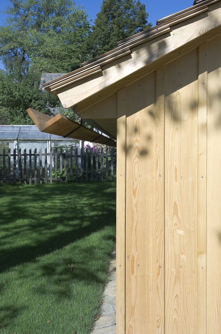 Chátrající roubenka, která znovu ožila